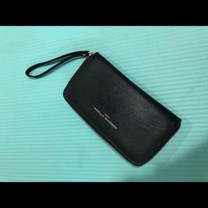 Wristlet/ wallet with phone charger